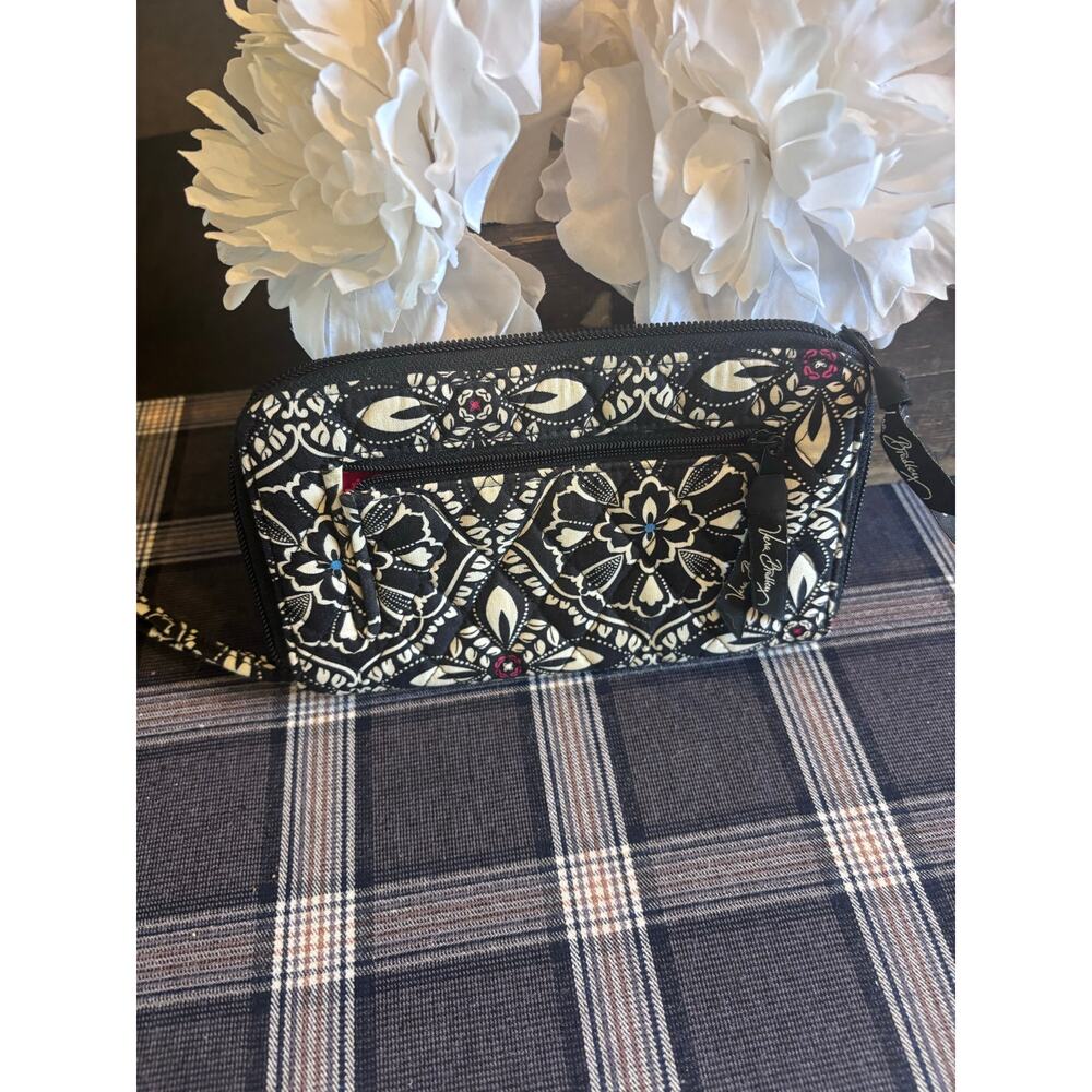 Vera Bradley All-In-One or Zip-Around Wallet -Retired Barcelona pattern - Picture 3 of 4